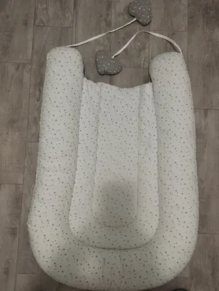 Cojín Nido Bebé Estrellas Gris