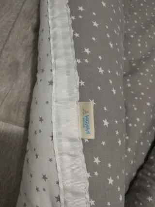 Cojín Nido Bebé Estrellas Gris