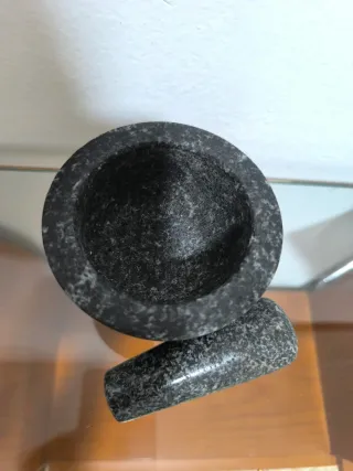 Mortero pequeño de mármol negro y gris