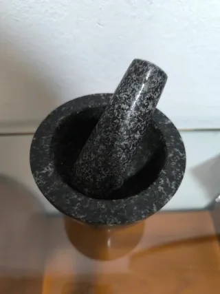 Mortero pequeño de mármol negro y gris