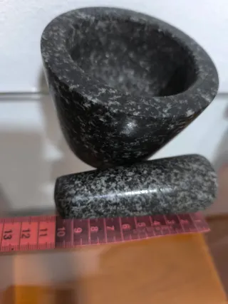 Mortero pequeño de mármol negro y gris