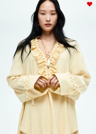 Camisa amarilla con volantes