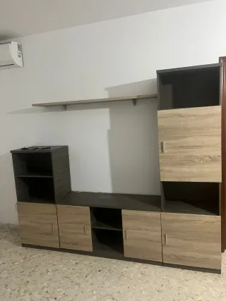 Mueble TV salón madera.