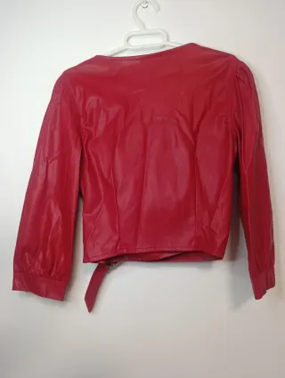 Chaquetita corta roja efecto piel