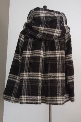 Abrigo Zara cuadros estilo capa