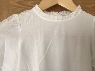 2 Camisas Niña Talla 8-9 
Blanca y azul claro