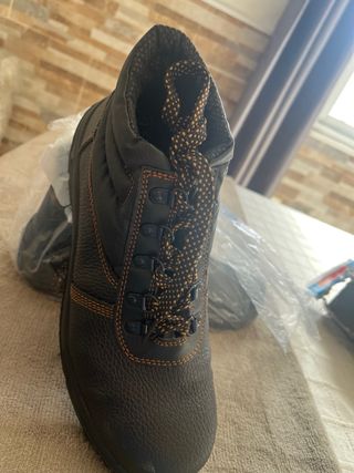 Zapato de seguridad marrón