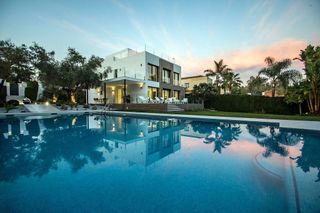 Chalet en alquiler en Los Naranjos - Las Brisas en Marbella