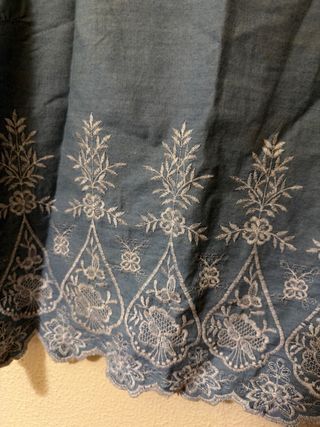 Blusa Cortefiel bordada azul y blanca Talla XL