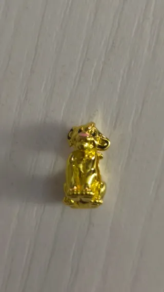 Charm Rey León Dorado
