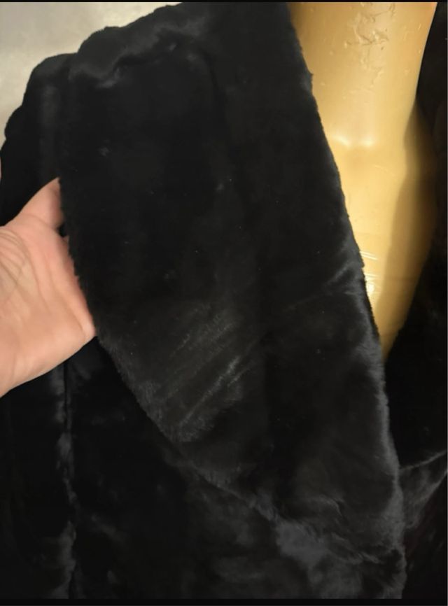 Cappotto pelliccia vera nera a pelo corto 