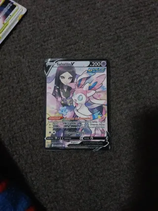 Sylveon V Carta Pokémon