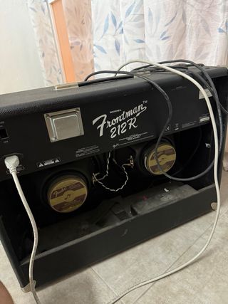 Amplificador Fender Frontman 212R