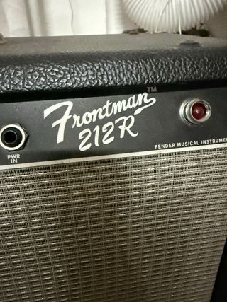 Amplificador Fender Frontman 212R