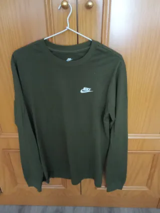 Camiseta Nike manga larga verde oliva