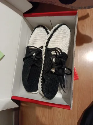Sandalias de mujer negras y blancas