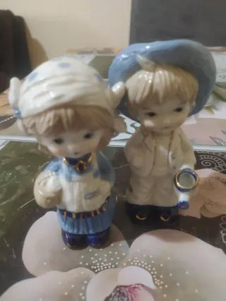 Figuras de porcelana de niños