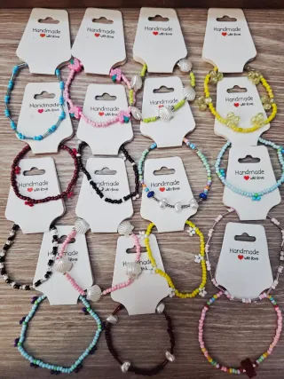 Braccialetti fatti a mano con etichetta e sacchetto regalo