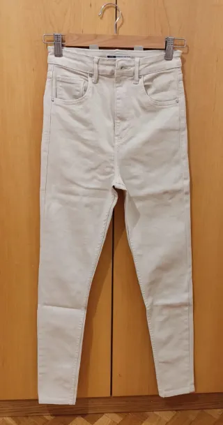 Pantalón Bershka t.34