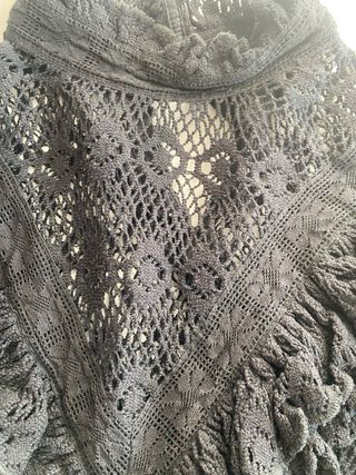 Camisa Maje encaje volantes cuello alto Talla S