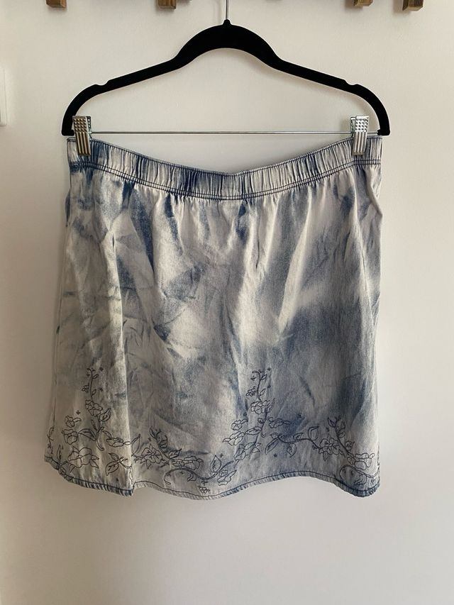 Falda vaquera con flores Talla M/L