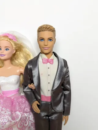 Barbie Novia y Ken Boda