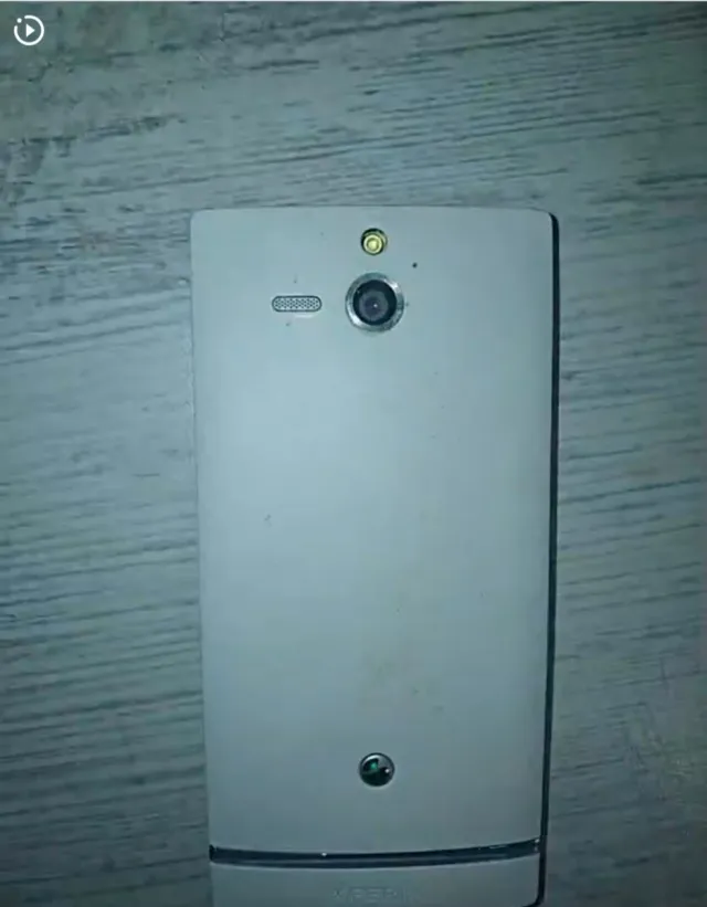 Sony Xperia Negro y Blanco funciona