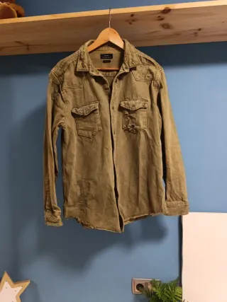 Chaqueta Zara Talla L Verde Militar Desgastada