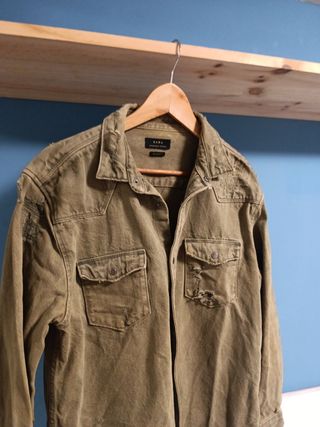 Chaqueta Zara Talla L Verde Militar Desgastada