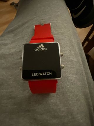 Reloj Adidas LED Negro y Rojo