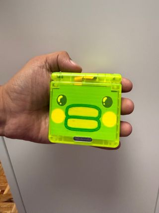 Game Boy Advance SP + Tamagotchi Kuchipatchi