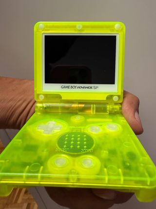 Game Boy Advance SP + Tamagotchi Kuchipatchi