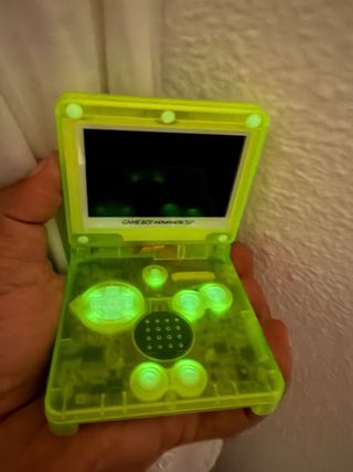 Game Boy Advance SP + Tamagotchi Kuchipatchi