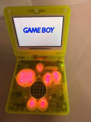 Game Boy Advance SP + Tamagotchi Kuchipatchi