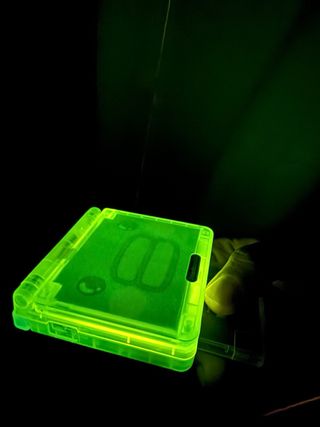 Game Boy Advance SP + Tamagotchi Kuchipatchi