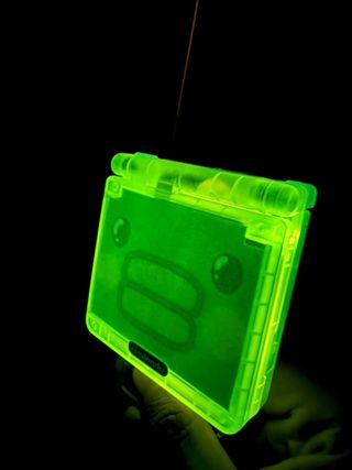 Game Boy Advance SP + Tamagotchi Kuchipatchi