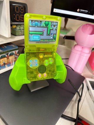 Game Boy Advance SP + Tamagotchi Kuchipatchi
