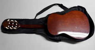 Guitarra Española Pequeña con Funda