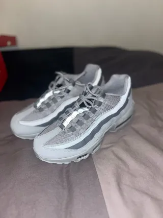 Nike Air Max 95 Zapatillas Grises y Blancas