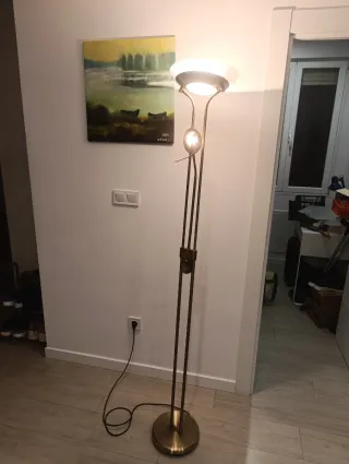 Lámpara de pie moderna metal y cristal