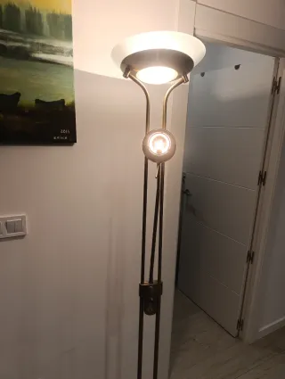 Lámpara de pie moderna metal y cristal