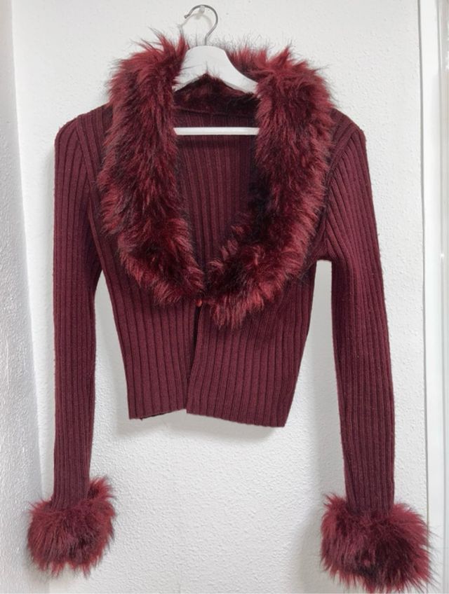 Chaqueta de lana roja con pelo