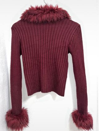 Chaqueta de lana roja con pelo