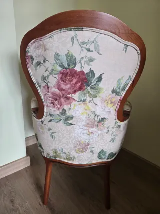 Sillón Voltaire estilo clásico floral