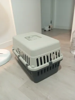 Transportín para mascotas beige y gris