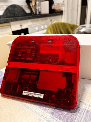 Nintendo 2DS rosso trasparente