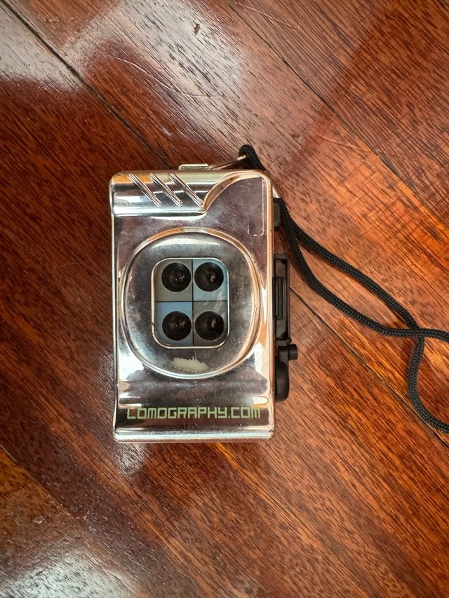 Lomography Cuatro Cámara Analógica