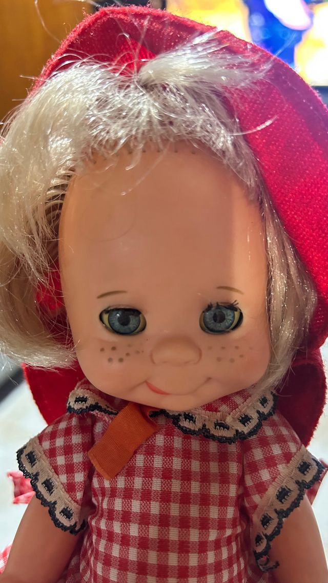 Muñeca Caperucita Roja Antigua