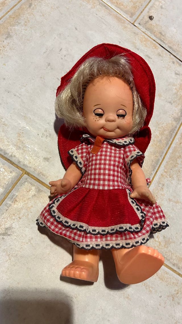 Muñeca Caperucita Roja Antigua