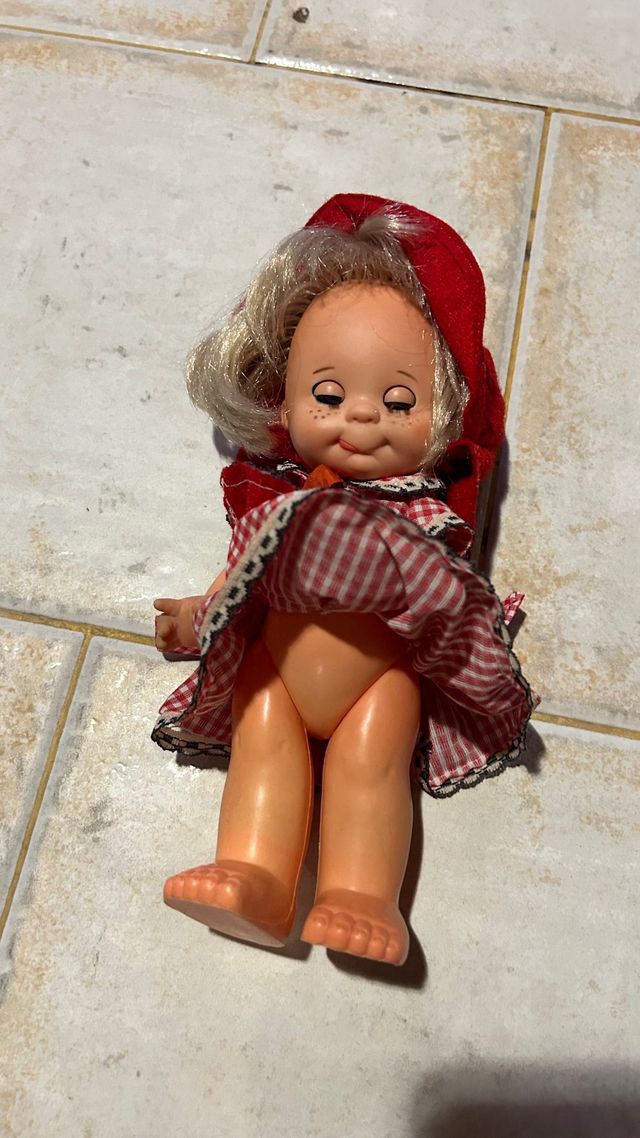 Muñeca Caperucita Roja Antigua